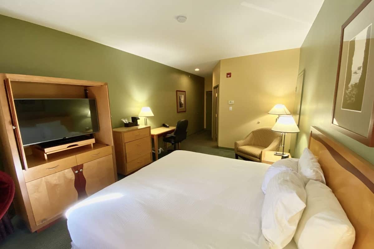 Hochwertige Bettwaren, Pillowtop-Betten, Zimmersafe