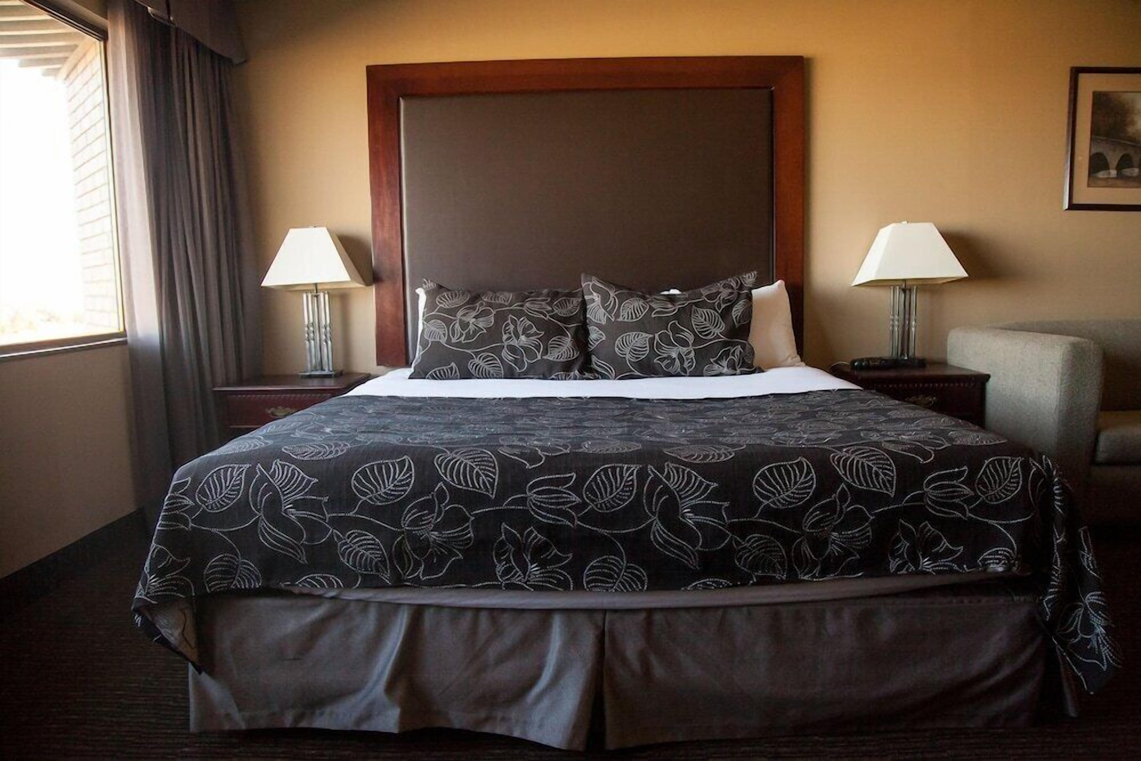 Luxe beddengoed, pillowtop-bedden, een kluis op de kamer