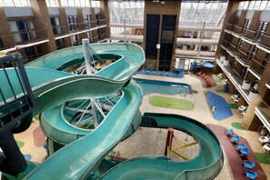 Indoor pool - Medicine Hat Lodge, Resort, Casino, and Spa, Trademark Collection by Wyndham. (Medicine Hat)