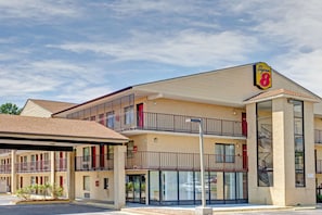 Exterior - Super 8 by Wyndham Fredericksburg (Fredericksburg)