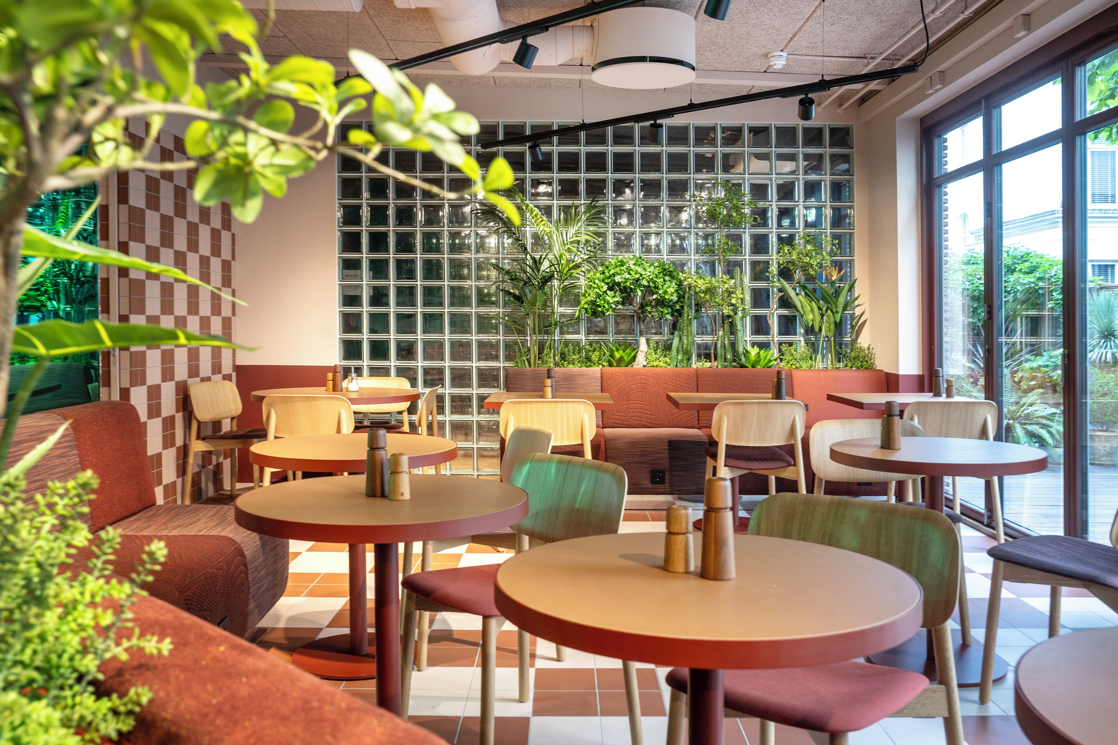 Frokostbuffé hver dag (DKK 225 per person)