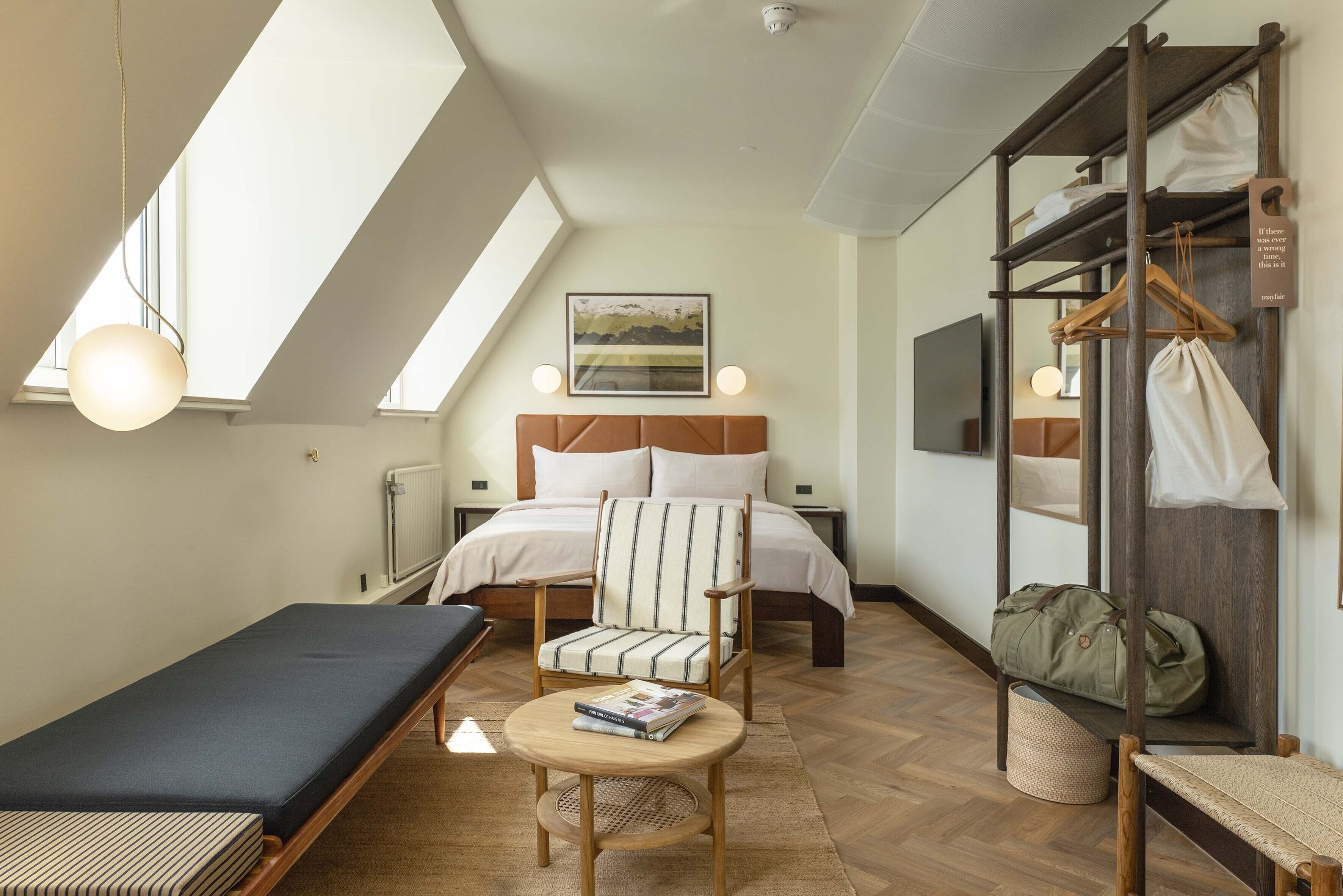 Free WiFi, bed sheets, alarm clocks