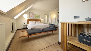 Deluxe King Room | Free WiFi, bed sheets, alarm clocks