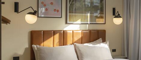 Wifi gratis, ropa de cama y despertador