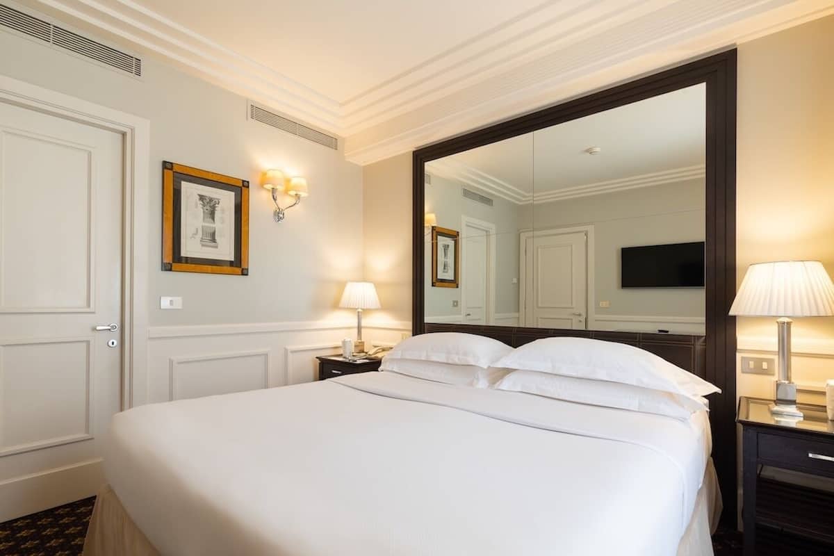 Classic Suite | Premium bedding, down comforters, minibar, in-room safe