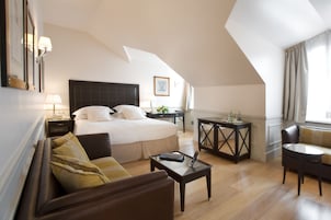 Executive Double Room | 1 bedroom, premium bedding, down comforters, minibar