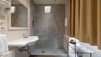 Classic Double Room | Bathroom | Combined shower/tub, jetted tub, rainfall showerhead