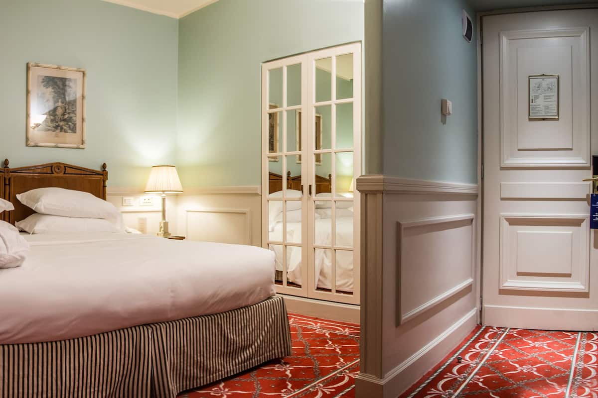 1 bedroom, premium bedding, down duvets, minibar
