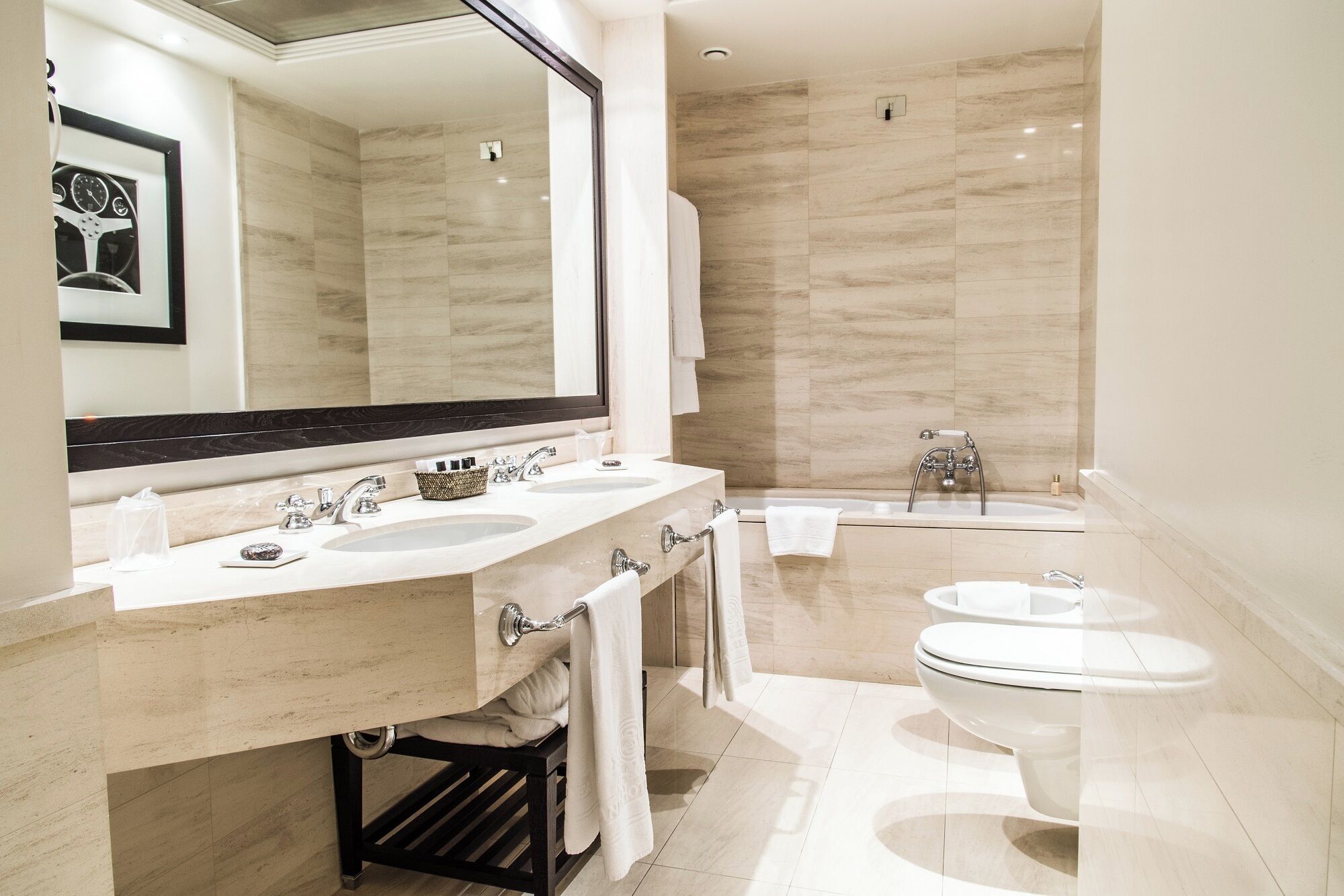 classic suite | bathroom | combined shower/bathtub, jetted bath, rainfall showerhead