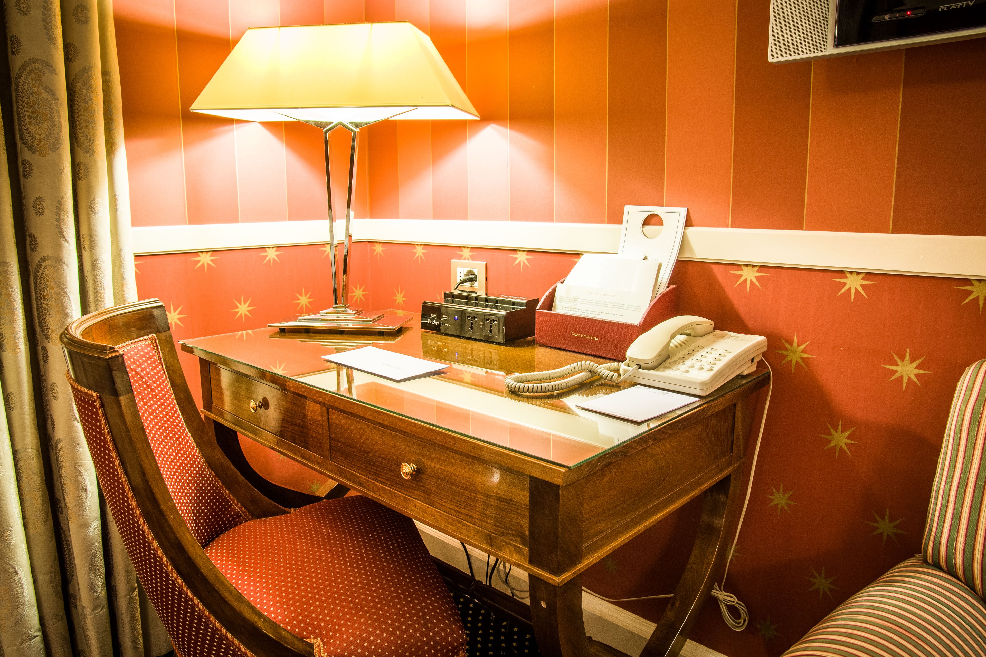 premium bedding, down duvets, minibar, in-room safe