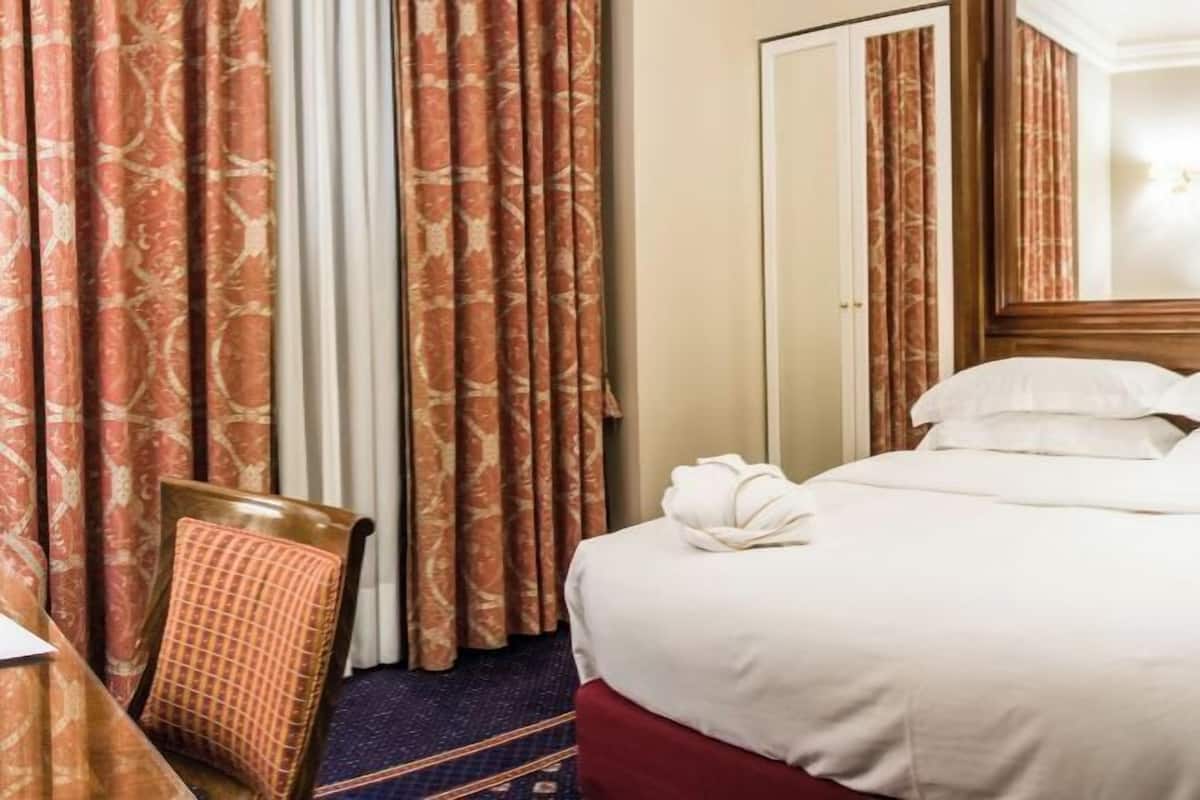1 bedroom, premium bedding, down duvets, minibar