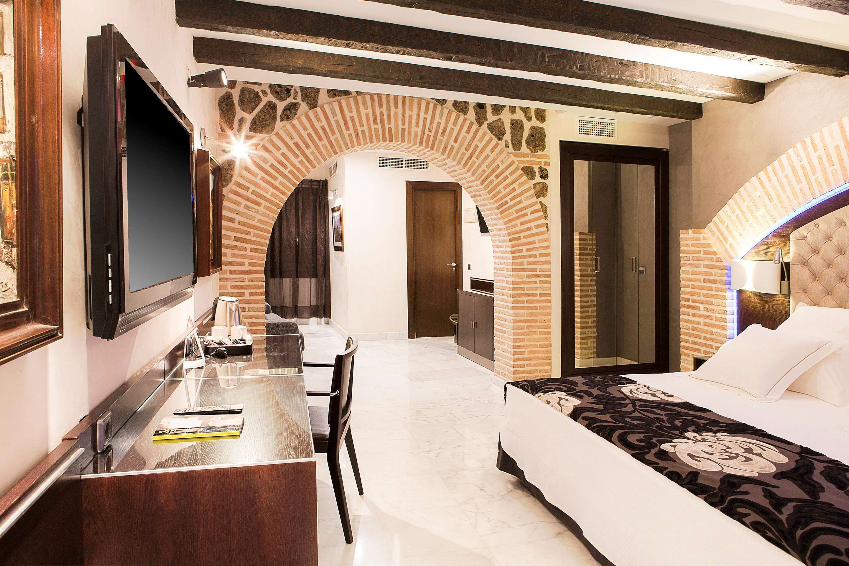 minibar, in-room safe, desk, soundproofing