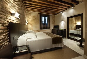 Premium Double Room | 1 bedroom, minibar, in-room safe, desk