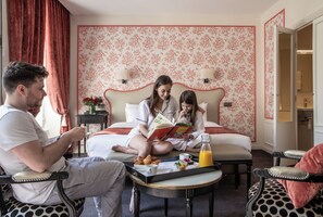 Junior Suite | 1 bedroom, premium bedding, minibar, in-room safe