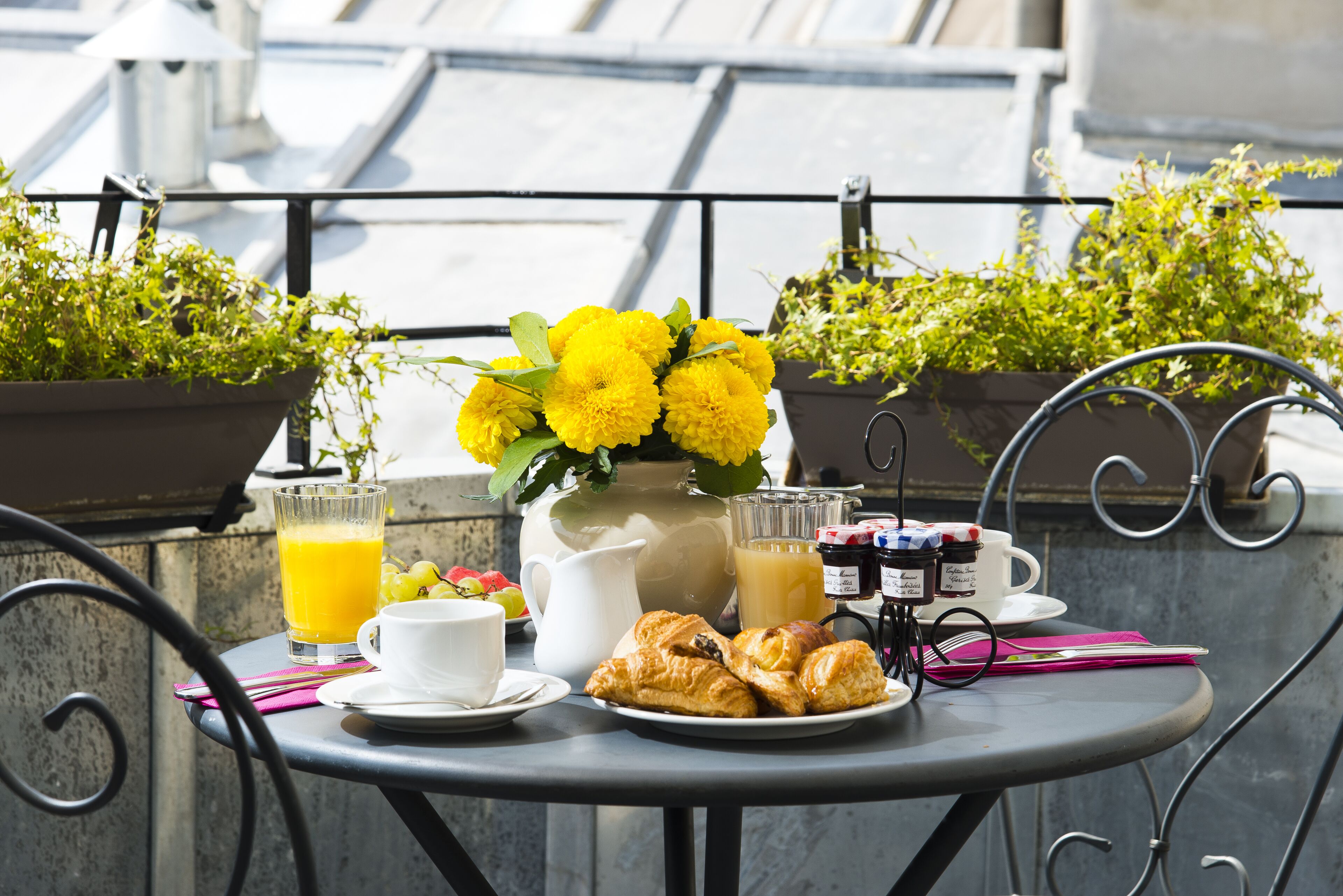 chambre deluxe terrasse - vue toits de l'opera | balcony