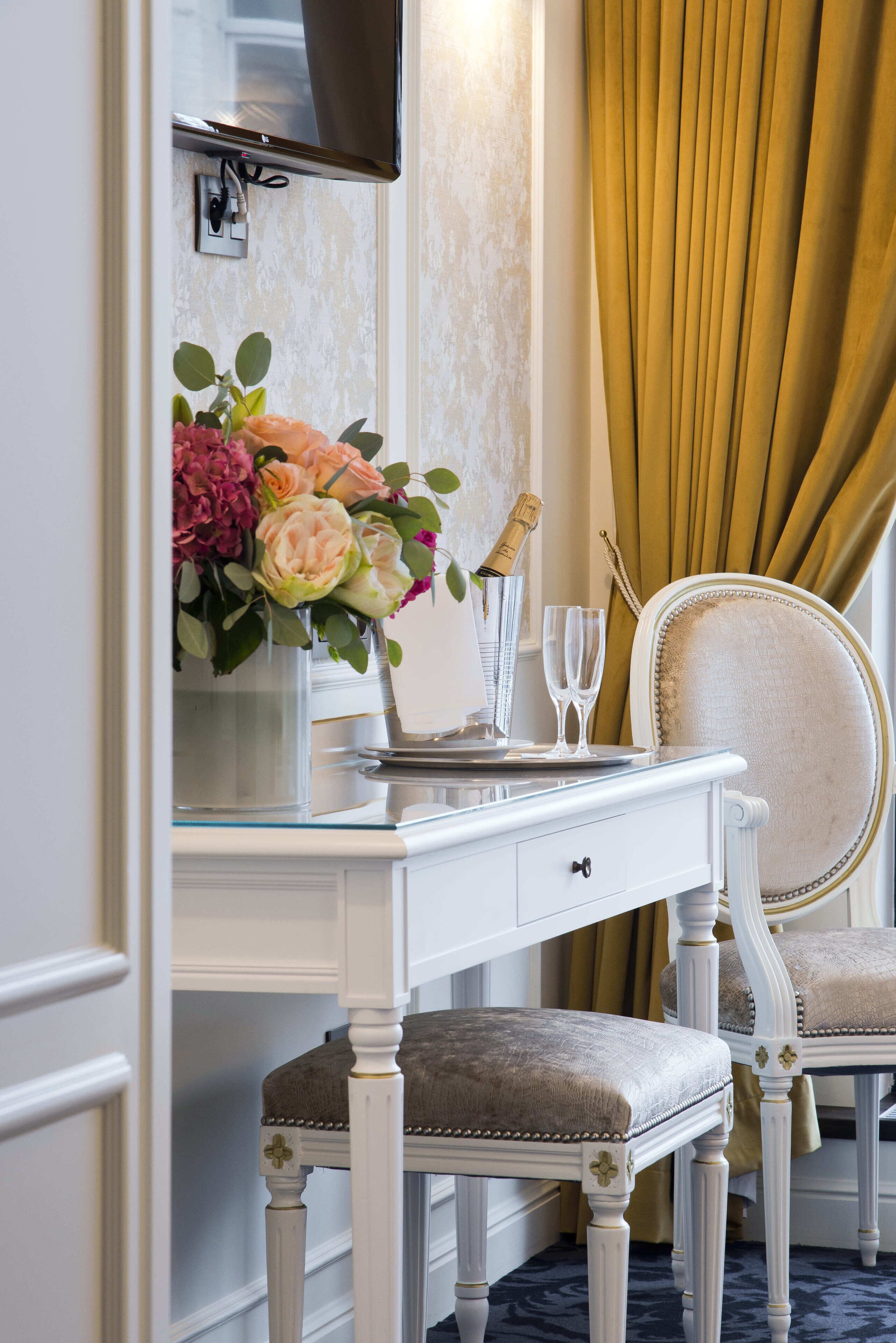 suite terrasse - vue toits de l'opera | view from room