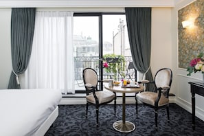 Deluxe Terrace Room | Premium bedding, minibar, in-room safe, desk