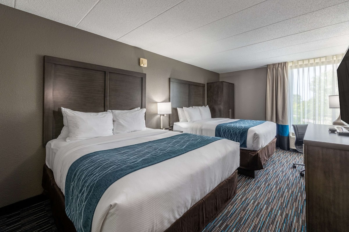 Standard Room, 2 Katil Ratu (Queen), Non Smoking | Peralatan tempat tidur premium, tilam berlapik, meja