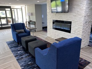 Lobby sitting area - Comfort Inn Chicago Schaumburg - O'Hare Airport (Schaumburg)
