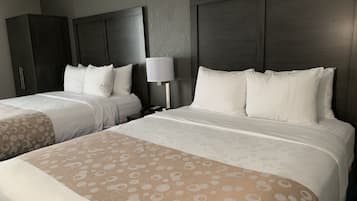 Ropa de cama de alta calidad, colchones con pillow-top y escritorio