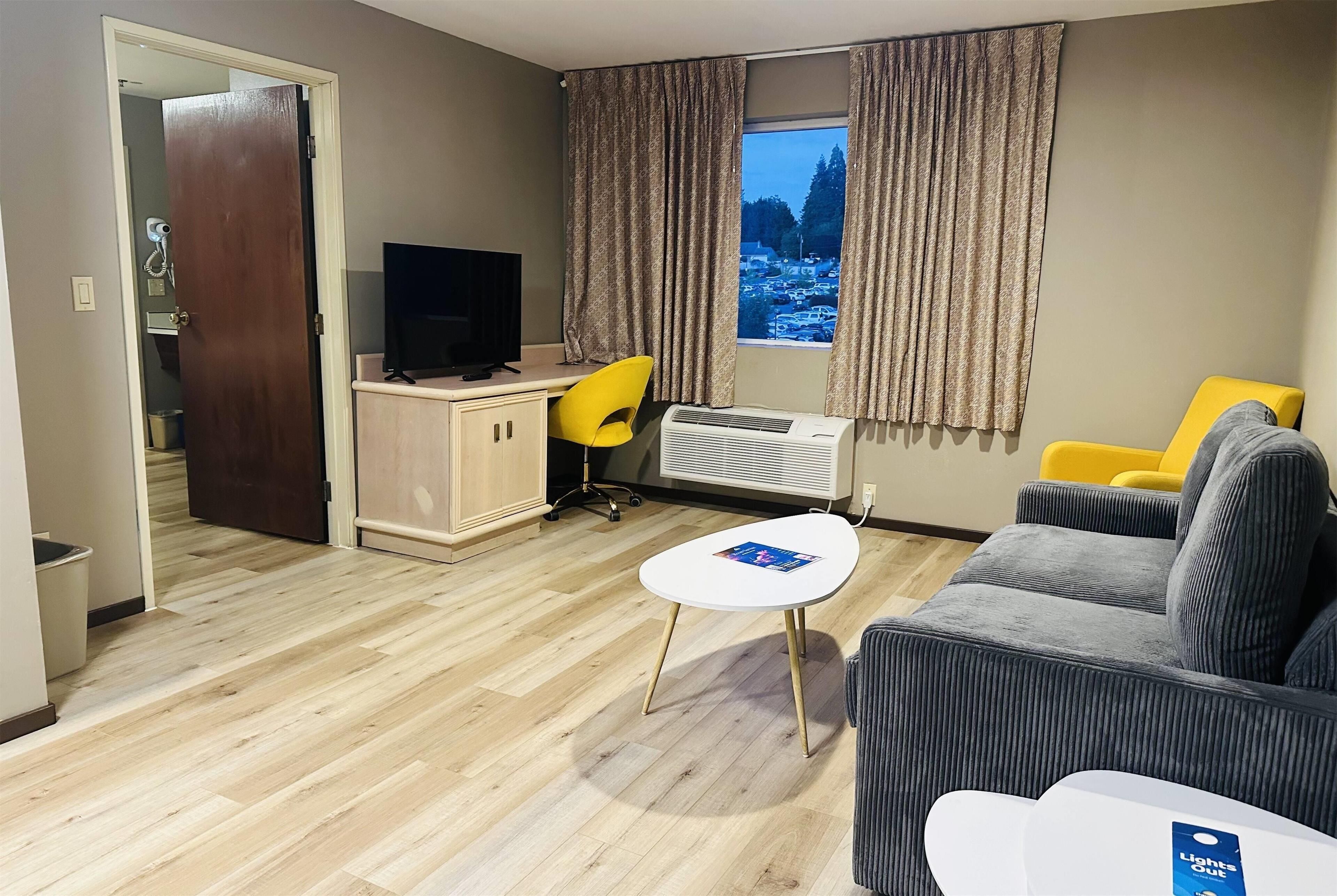 标准开间套房, 2 张大床, 无烟房 | 办公桌、熨斗/熨板、折叠床/加床（额外收费）、免费 WiFi