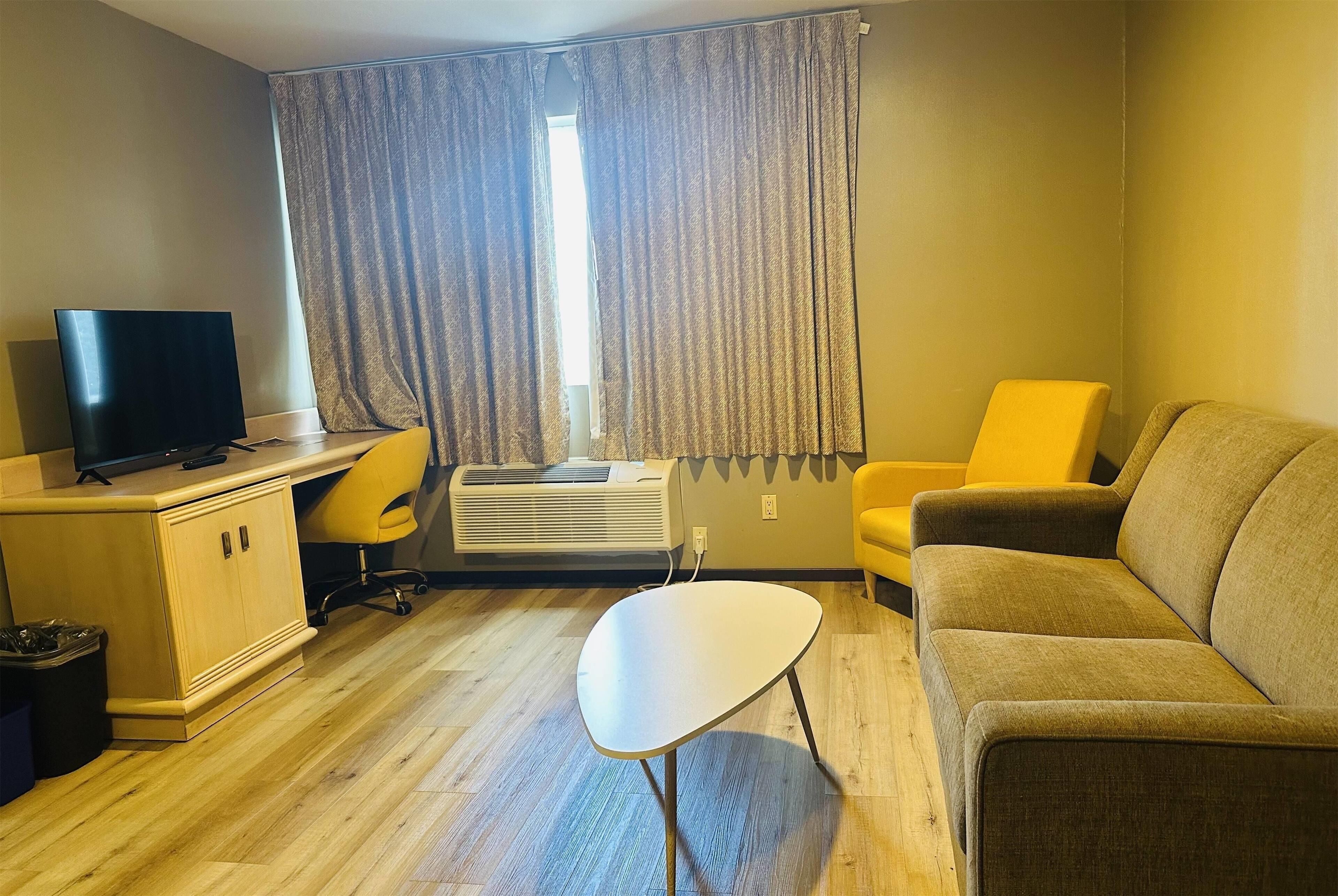 studio suite, 1 king bed, non smoking | desk, iron/ironing board, rollaway beds, free wifi