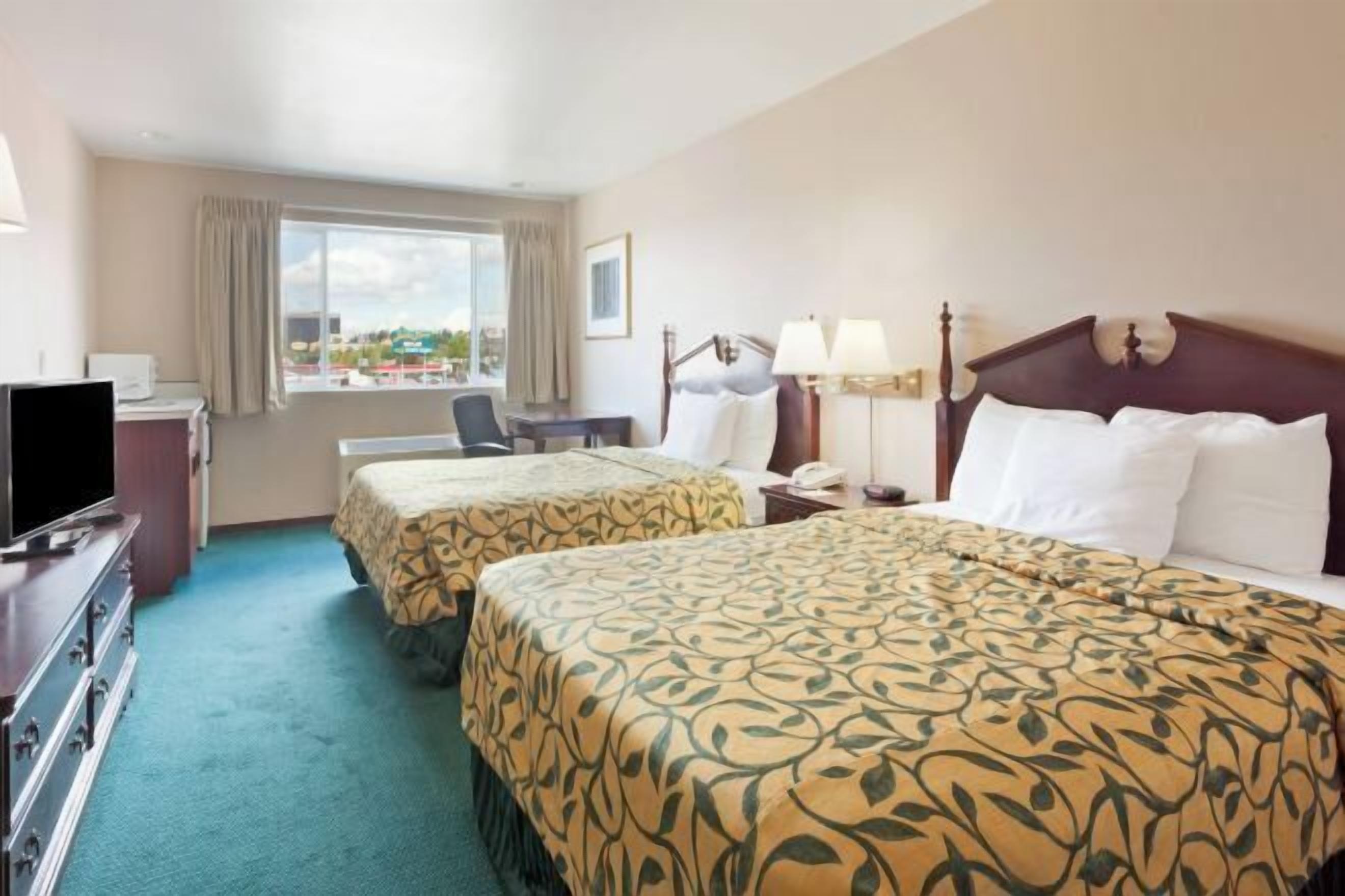 Desk, iron/ironing board, rollaway beds, free WiFi