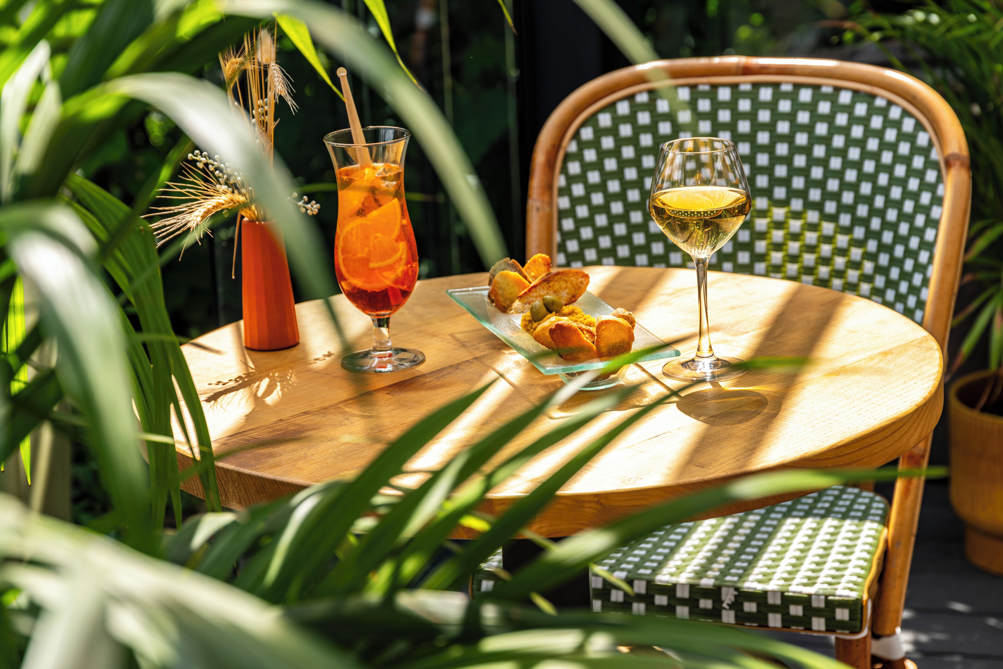 breakfast, lunch, dinner served; regional cuisine