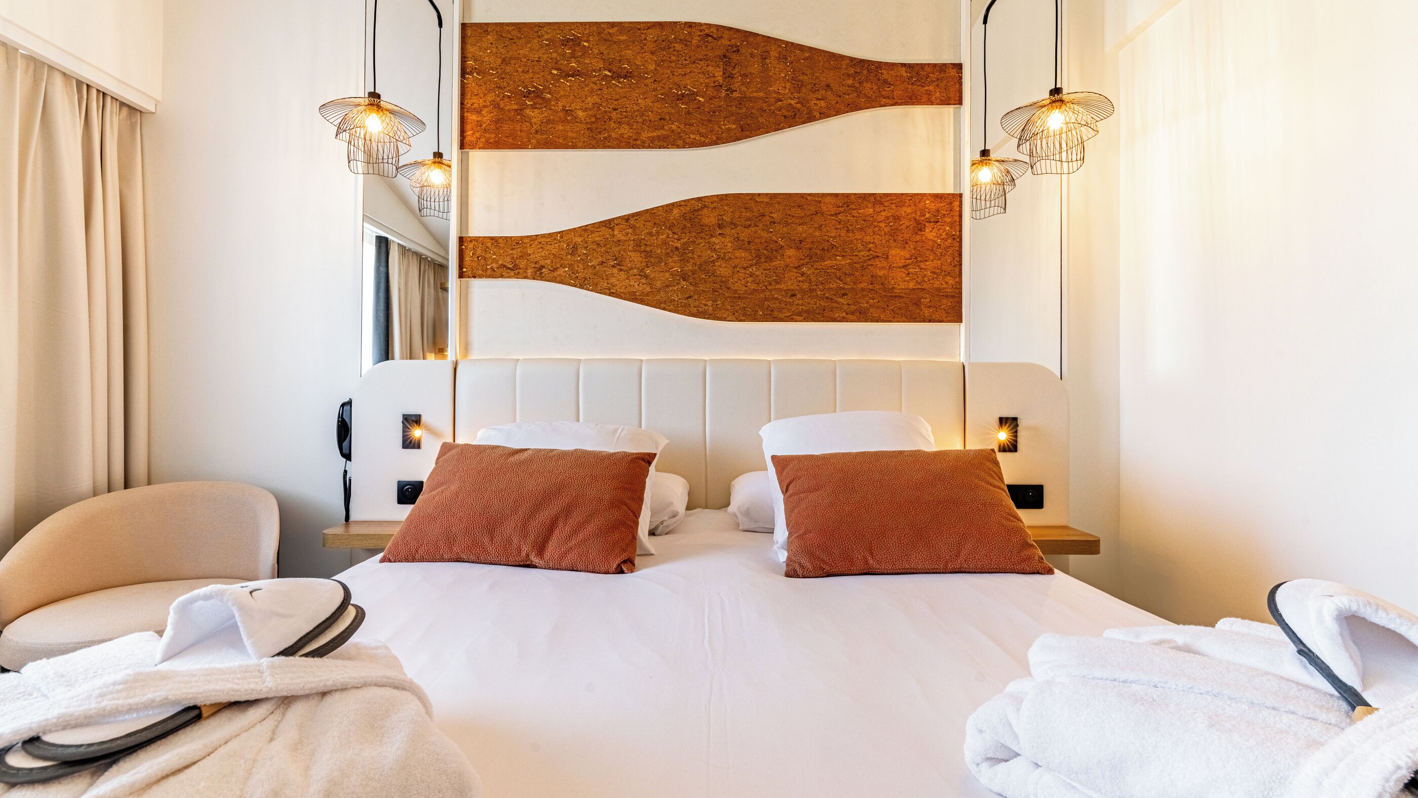 privilege, superior room, 1 double bed | in-room safe, desk, blackout curtains, soundproofing