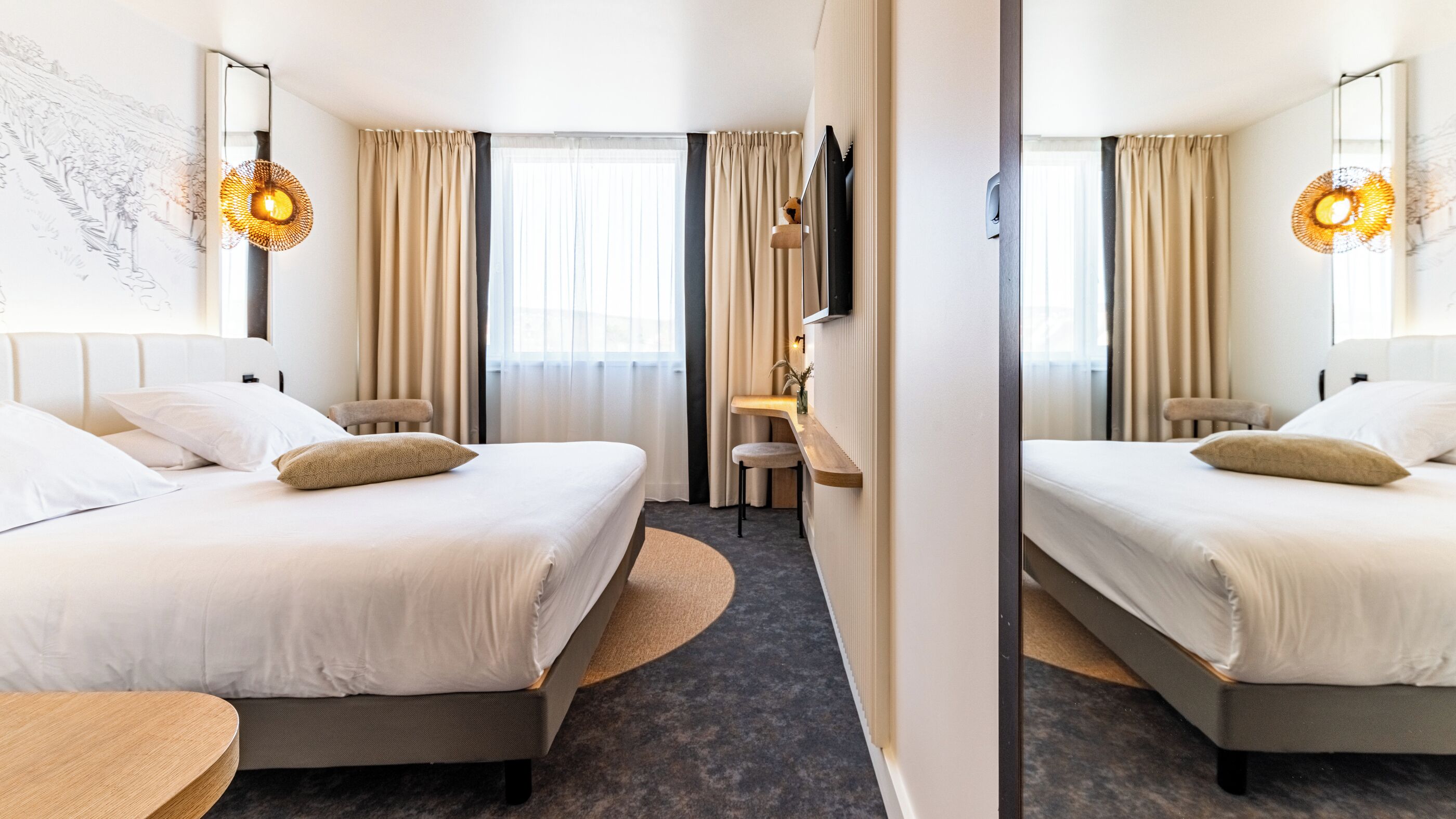 Classic-rum - 1 dubbelsäng | Värdeförvaringsskåp på rummet, skrivbord och mörkläggningsgardiner