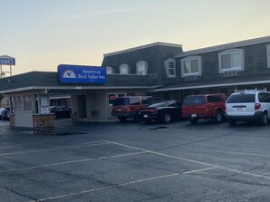 Front of property - Americas Best Value Inn Marion, OH (Marion)