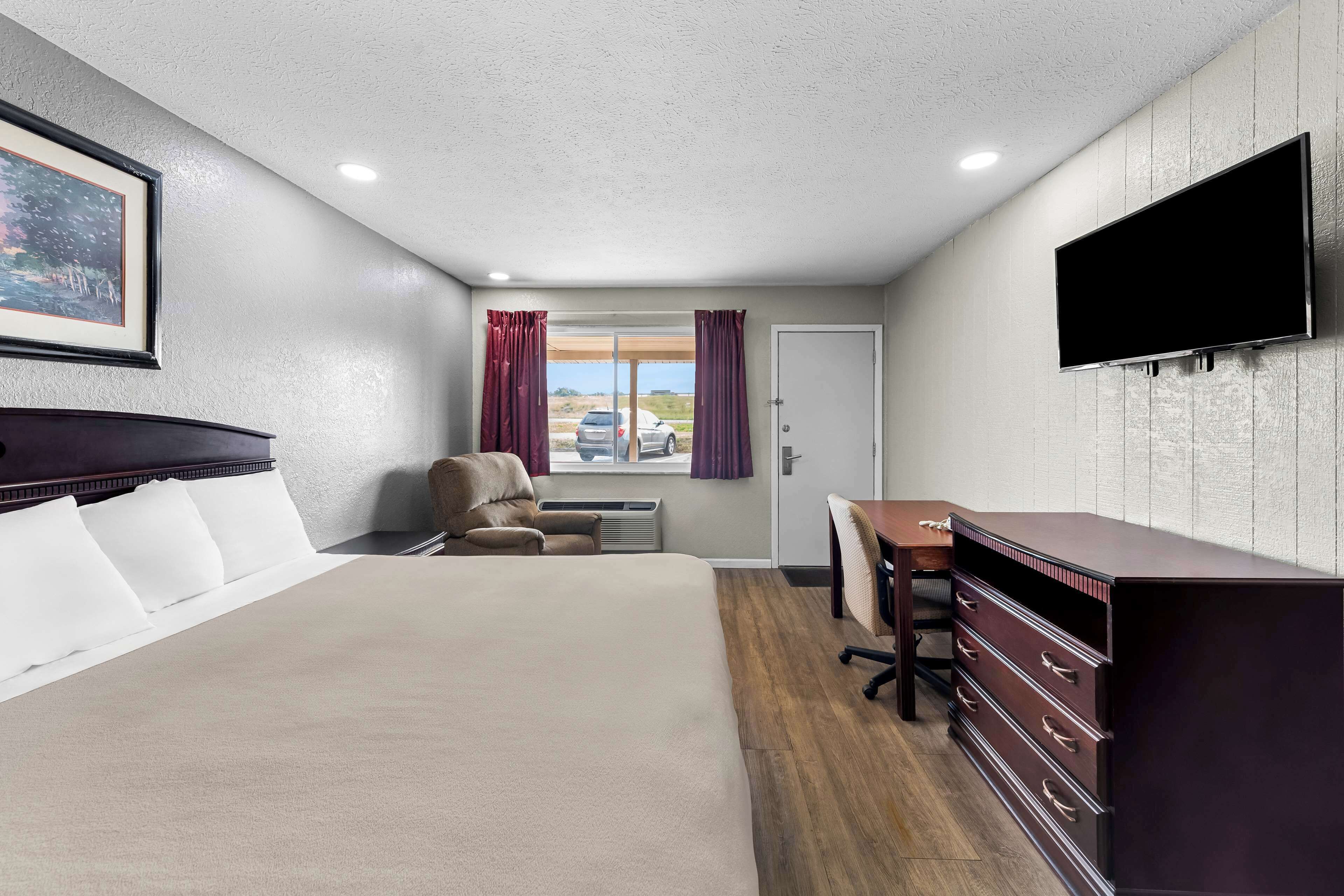 Camas extra, wifi gratis, ropa de cama y despertador 