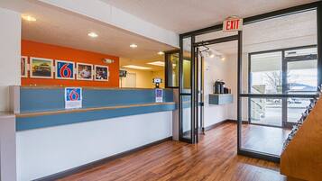 Coin salon dans le hall