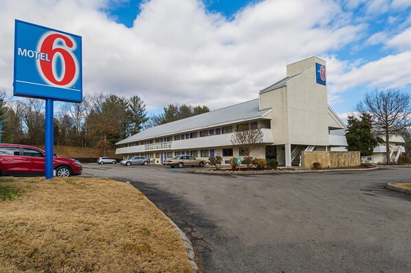 Front of property - Motel 6 Knoxville, TN - North (Knoxville)
