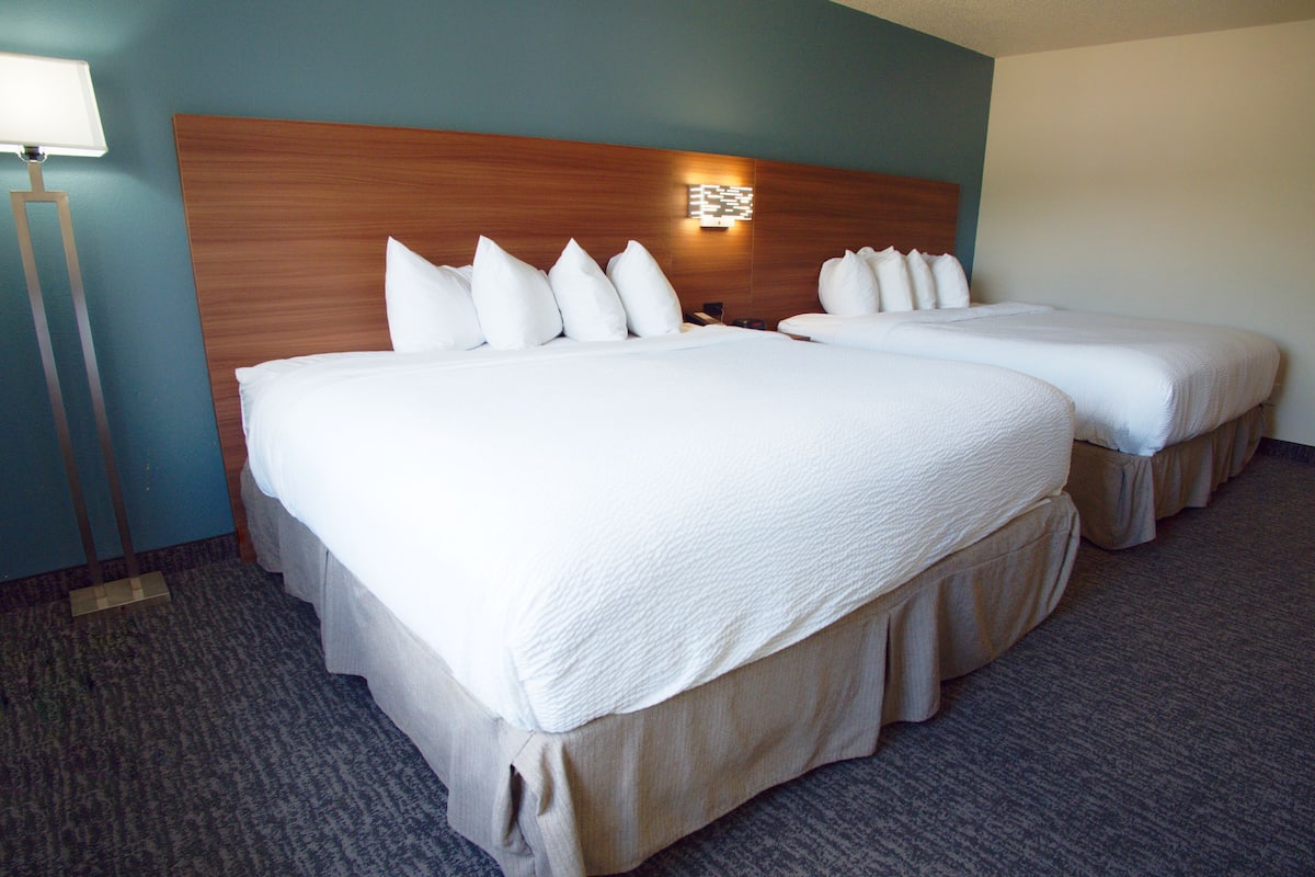 Down comforters, in-room safe, individually furnished, desk