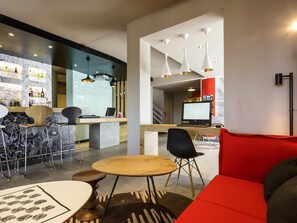 Serves breakfast, lunch and dinner - Ibis Lorient-Caudan (Caudan)