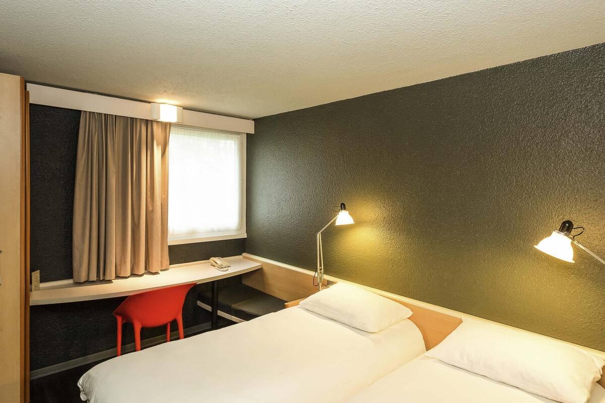 Standard-Zweibettzimmer, 2 Einzelbetten | Zimmersafe, Schreibtisch, Verdunkelungsvorhänge, schallisolierte Zimmer