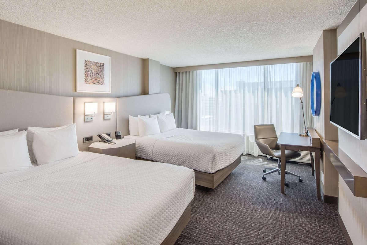 Egyptian cotton sheets, premium bedding, pillowtop beds, in-room safe