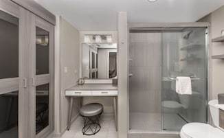 Suite, 1 King Bed | Bathroom | Combined shower/tub, free toiletries, hair dryer, towels
