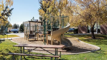 Área de juegos infantiles al aire libre