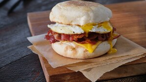 朝食 (オーダー形式)、毎日提供 (有料)