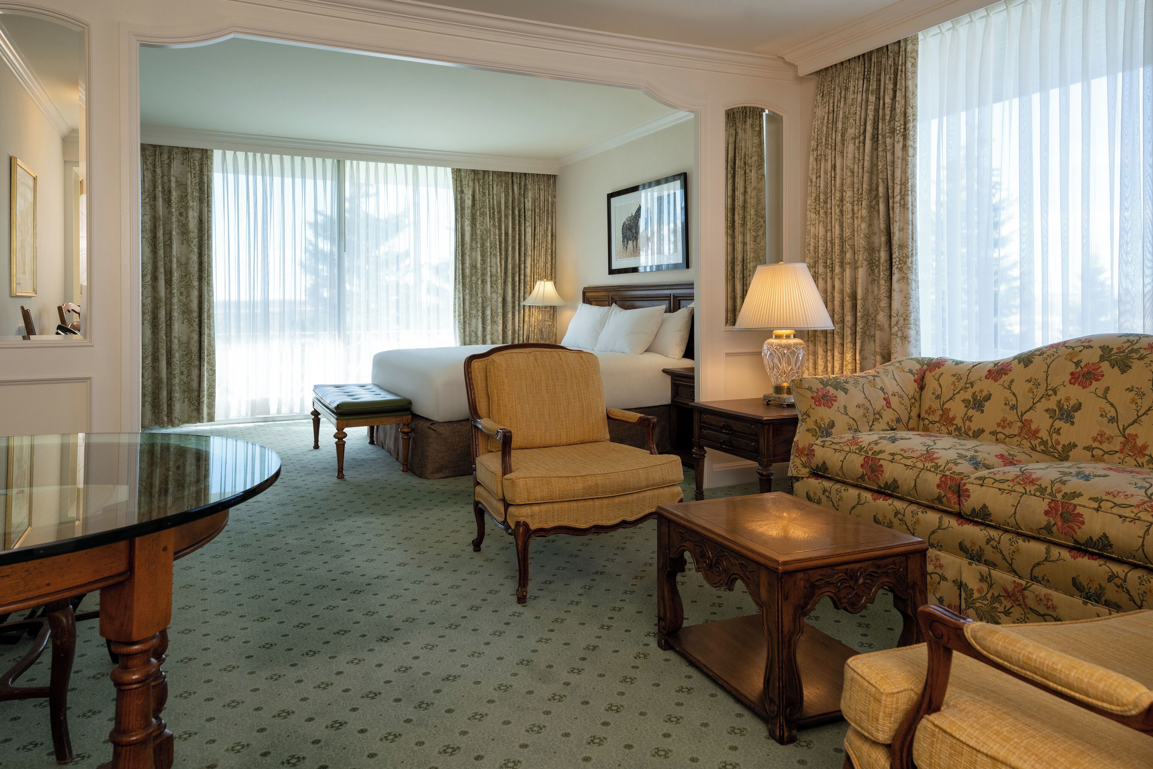 deluxe room, 1 king bed | in-room safe, desk, blackout curtains, iron/ironing board