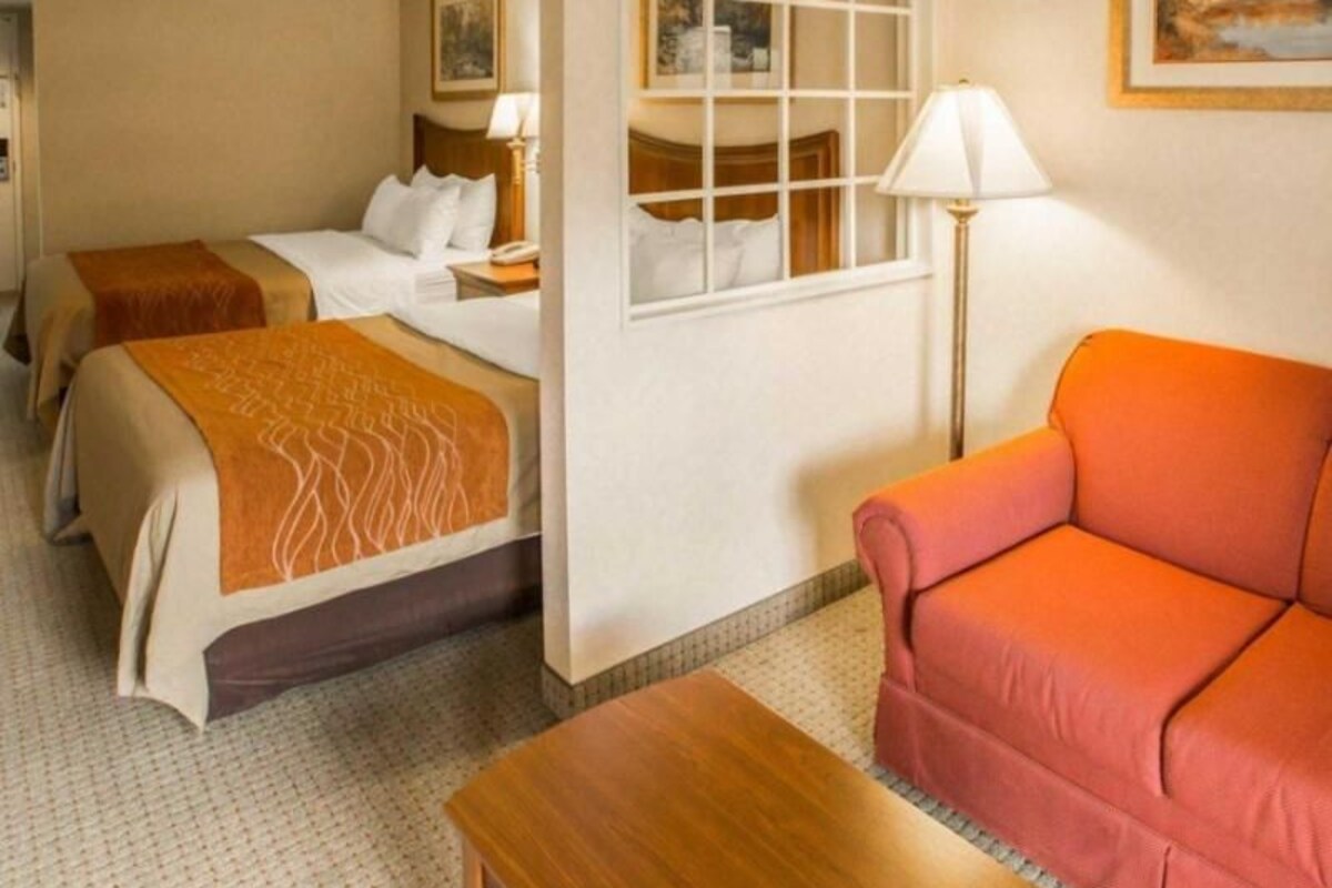 Iron/ironing board, WiFi (free), bed sheets