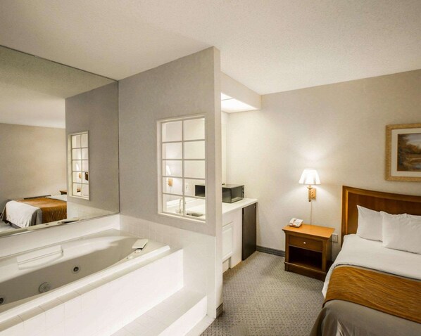 Room, 1 King Bed, Accessible, Non Smoking | Iron/ironing board, free WiFi, bed sheets