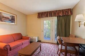 Living area - SureStay by Best Western Cherokee on the River (Cherokee)