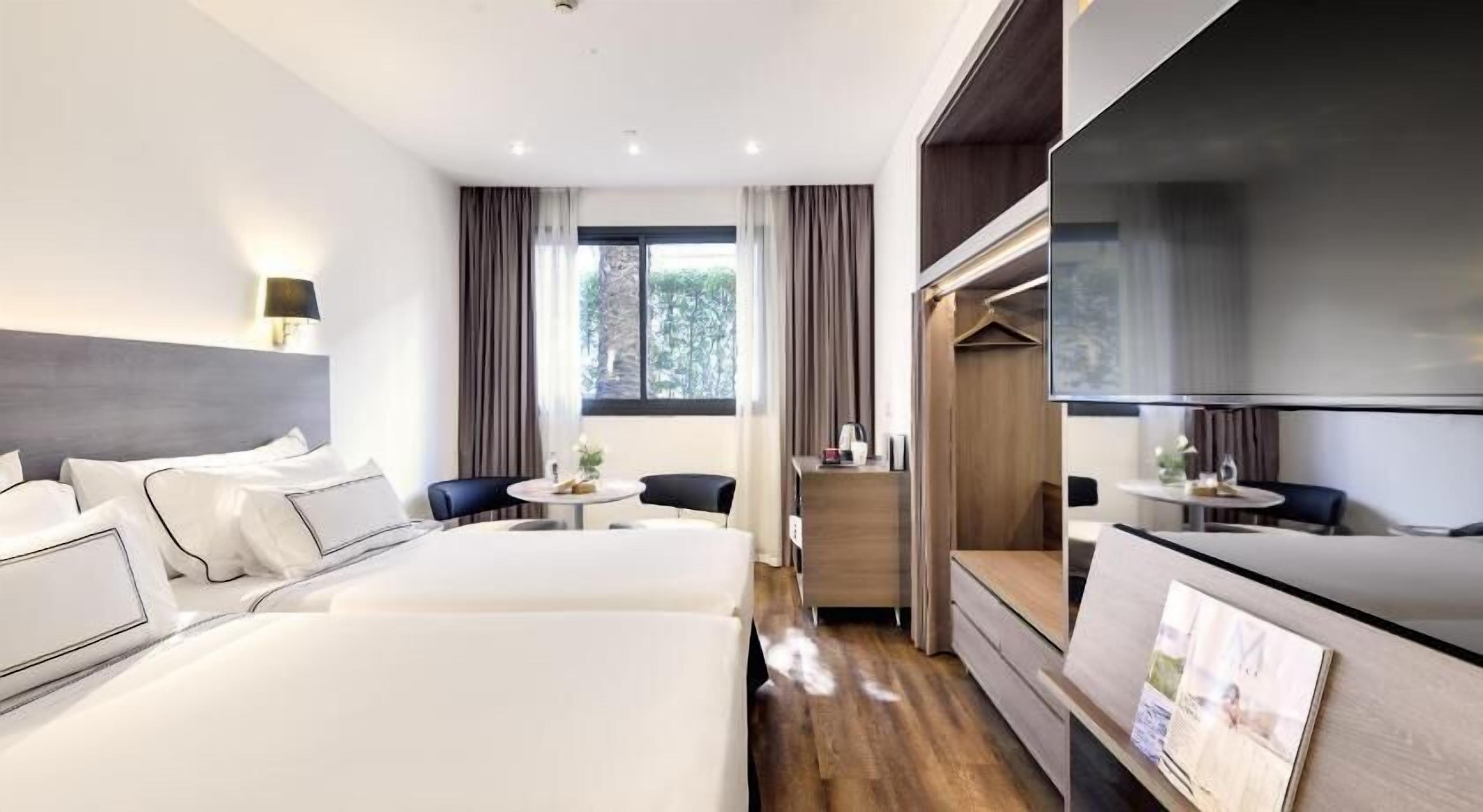 Sábanas de algodón egipcio, ropa de cama de alta calidad y minibar 