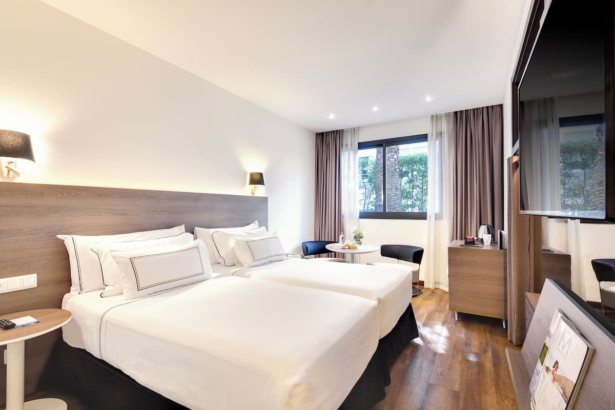 1 bedroom, Egyptian cotton sheets, premium bedding, minibar