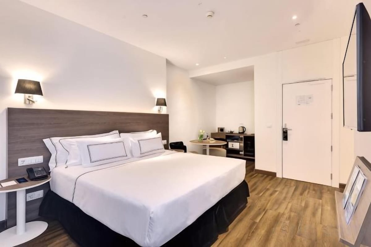 Sábanas de algodón egipcio, ropa de cama de alta calidad y minibar 
