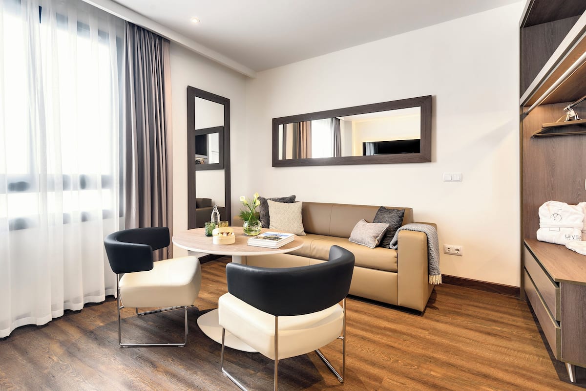 1 bedroom, Egyptian cotton sheets, premium bedding, minibar