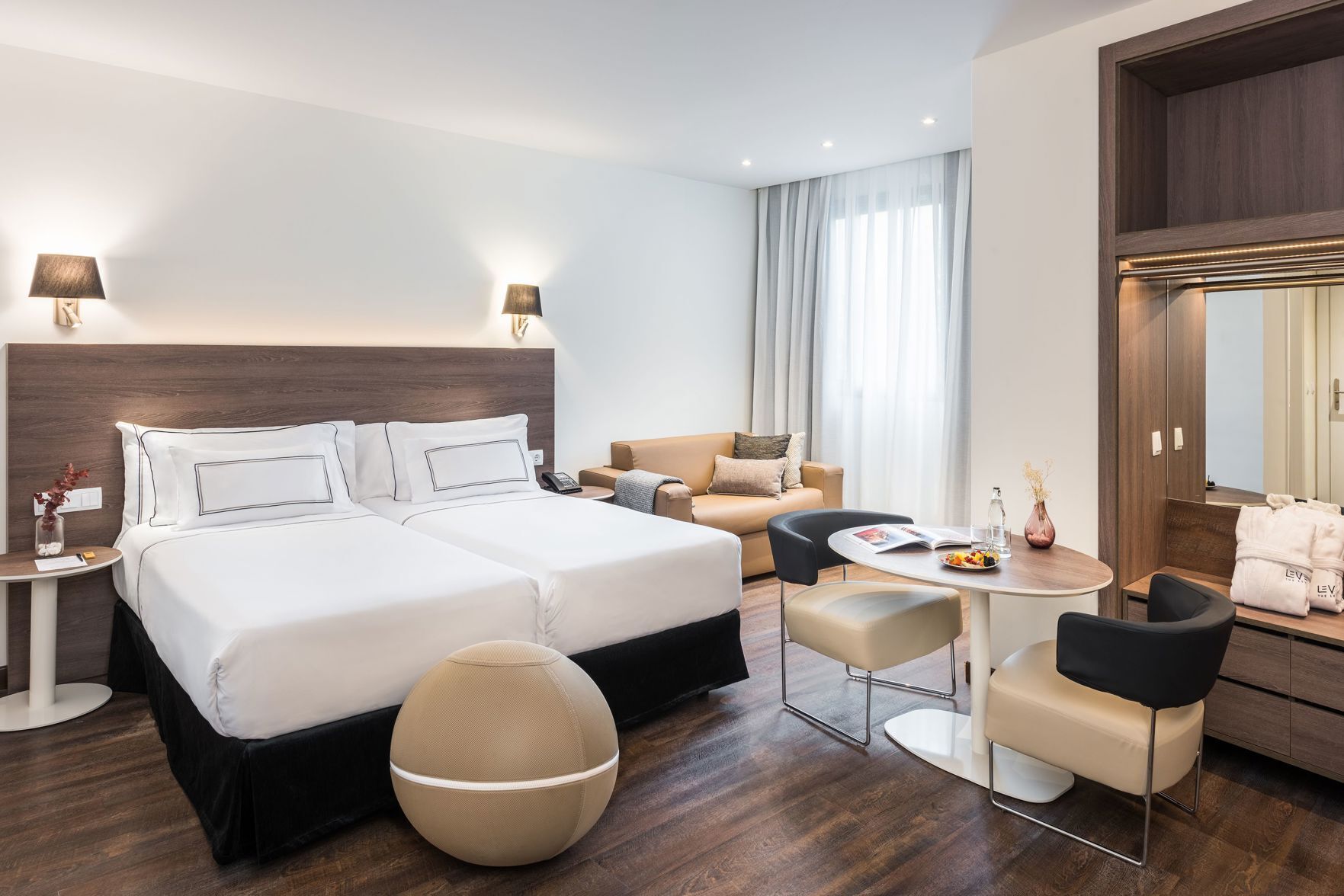 Sábanas de algodón egipcio, ropa de cama de alta calidad y minibar 